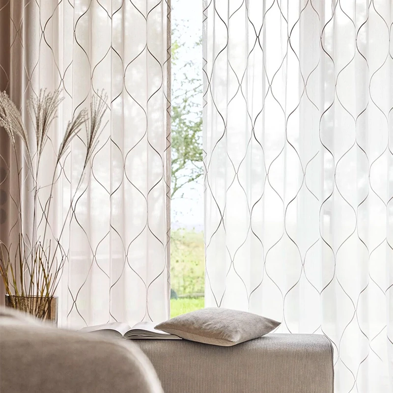 Nina Ribbon – halbtransparente Gardine nach Maß mit grafischer Stickerei Muster Landhaus