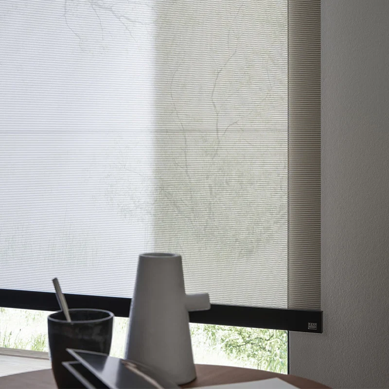 Crossroad FR – filigranes Design-Rollo nach Maß mit transparentem Streifenmuster Weiß Beige Silber Schwarz