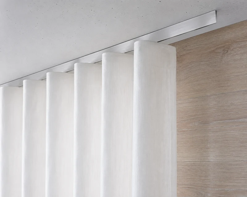 Interstil Sphäre.1 W – moderne 1-läufige Design Wellenvorhangschiene zur Deckenmontage