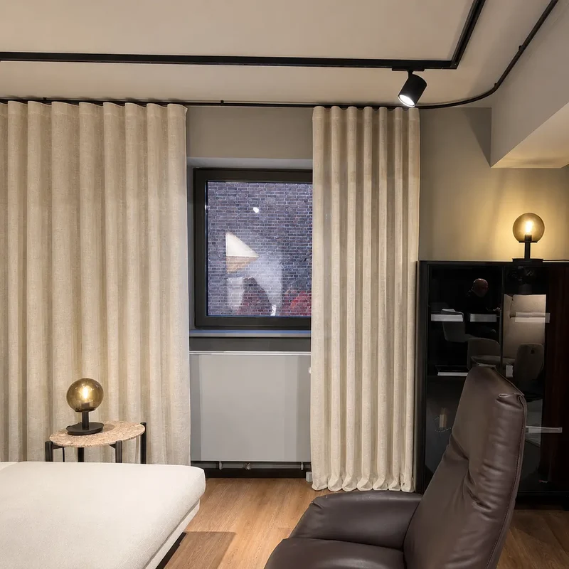 Interstil Cubus 2 – 1-läufige moderne quadratische Gardinenschiene 20mm Deckenmontage