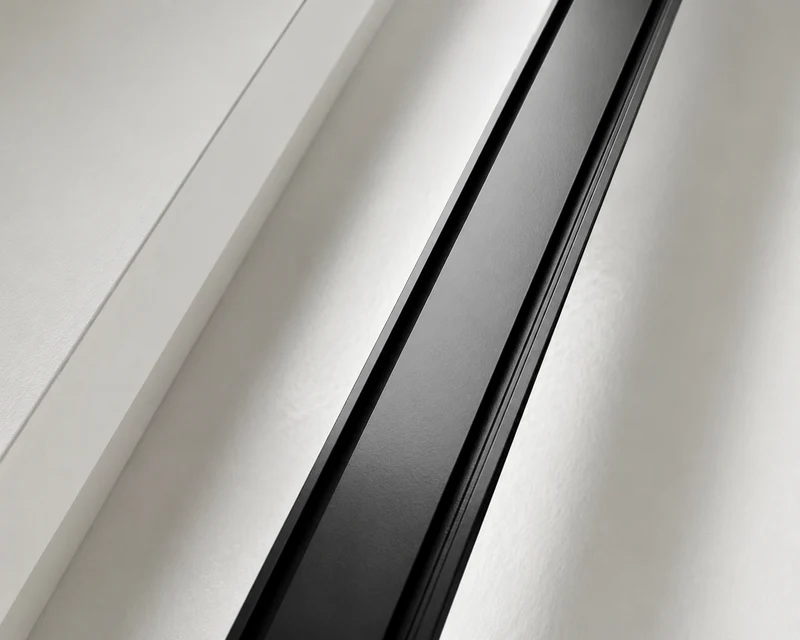 MHZ 01-2384 – schmale 2-läufige Aluminium Gardinenschiene flach zur Deckenmontage