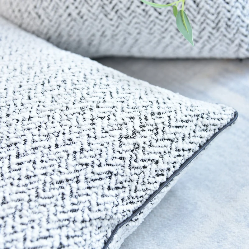 Chenille Dekokissen Bouclé-Optik LxB 40x40 cm Weiß Schwarz »MONTANA« mit Eleganter Schwarzer Paspelierung Reißverschluss Weicher Füllung 2023330K