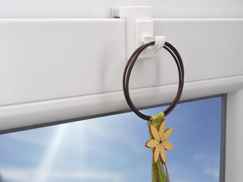 Fensterhaken aus Kunststoff 10–24 mm für Deko & Gardinenstangen