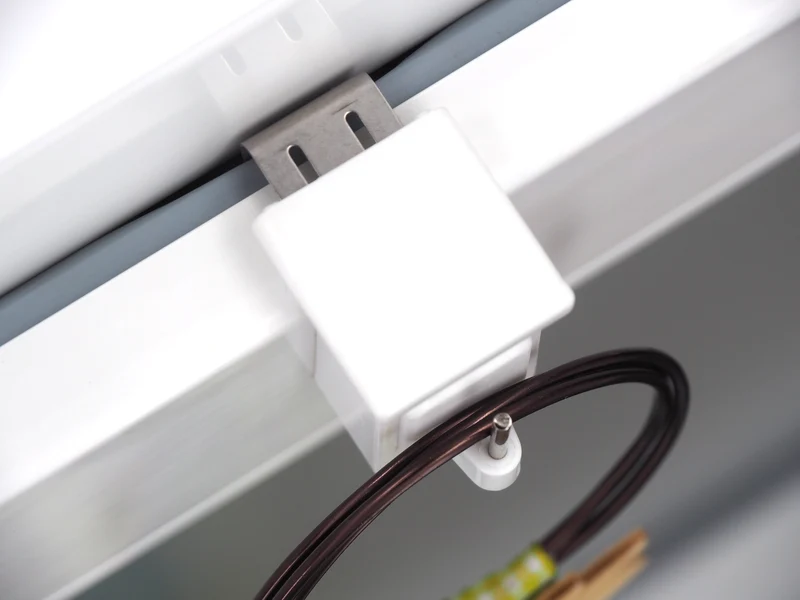 Verstellbarer Fensterhaken 10–27 mm – optional mit Batteriehalter