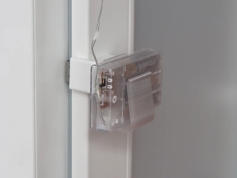 Fensterhaken mit Batteriehalter 10–27 mm für AA-Batteriefächer