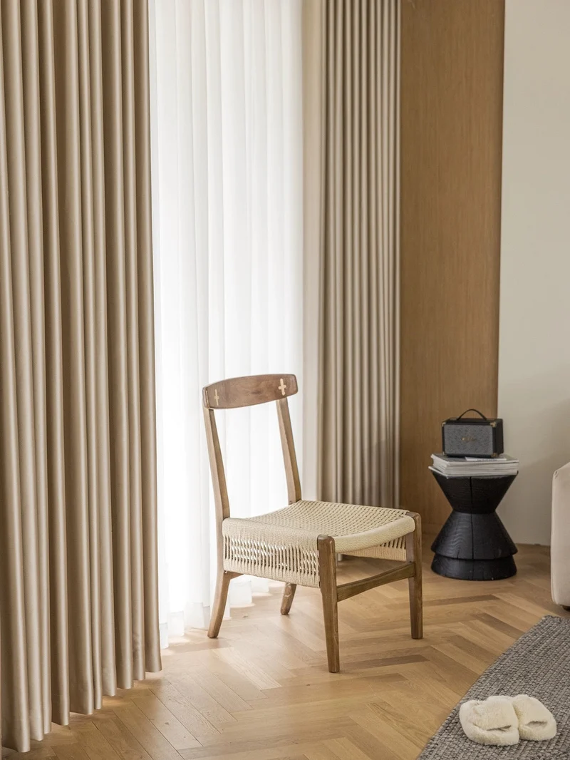 Silk Curtains – Smooth Draping, Easy Maintenance