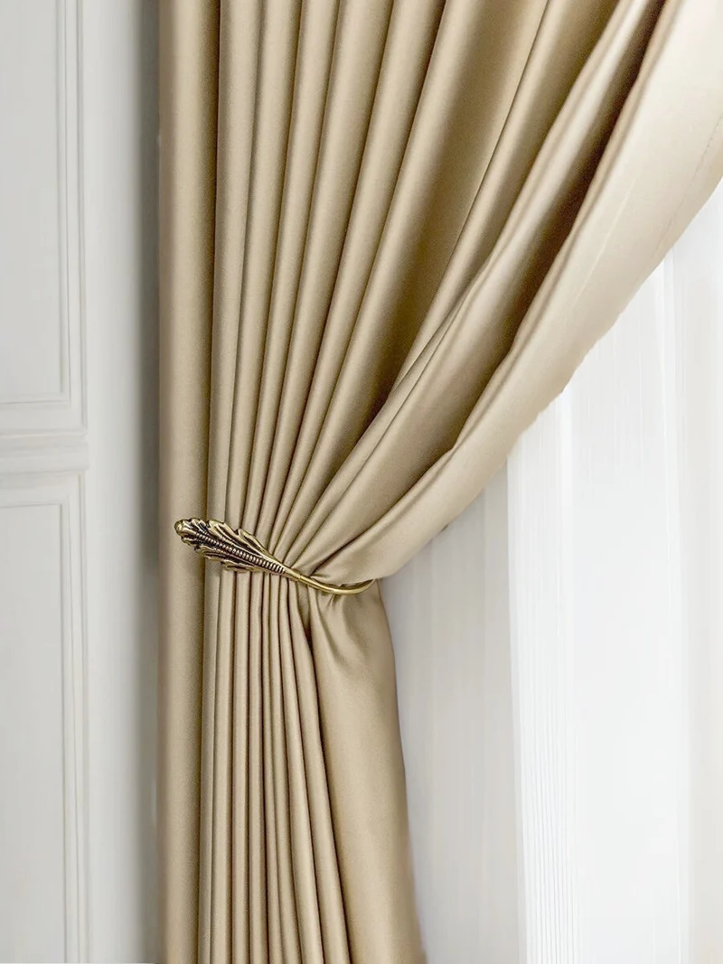 Silk Curtains – Smooth Draping, Easy Maintenance