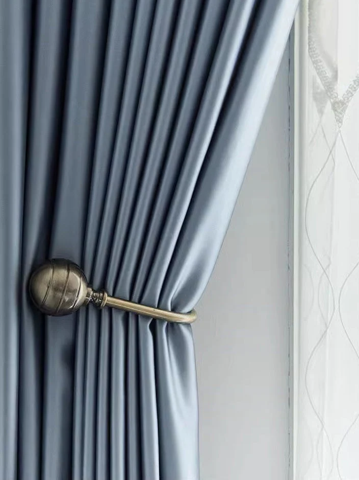 Silk Curtains – Smooth Draping, Easy Maintenance