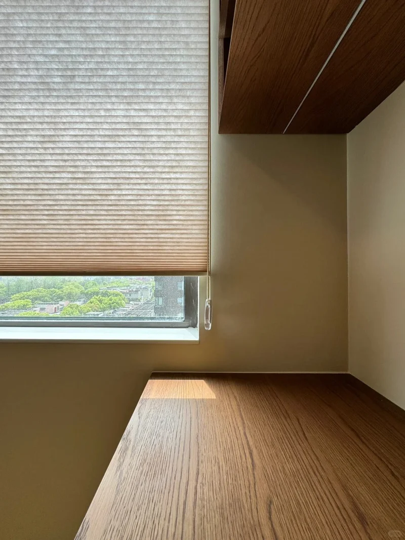 Cordless 1 1/2" Double Cell Honeycomb Blinds with Mulberry Silk Finish