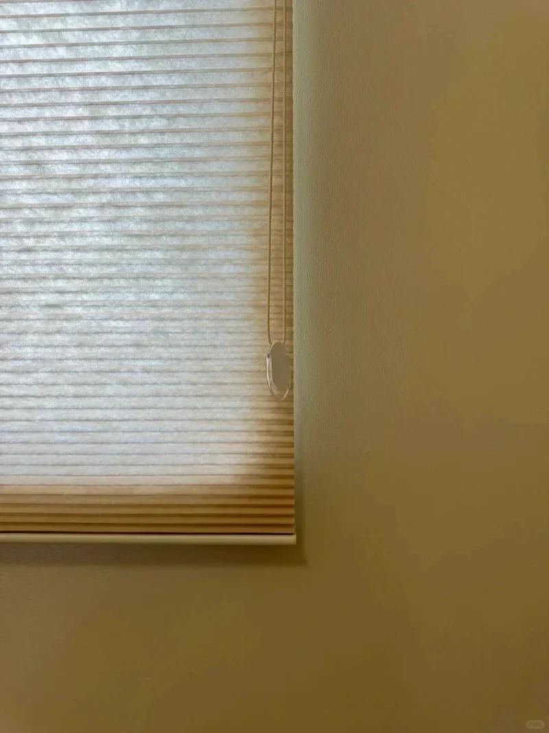 Cordless 1 1/2" Double Cell Honeycomb Blinds with Mulberry Silk Finish