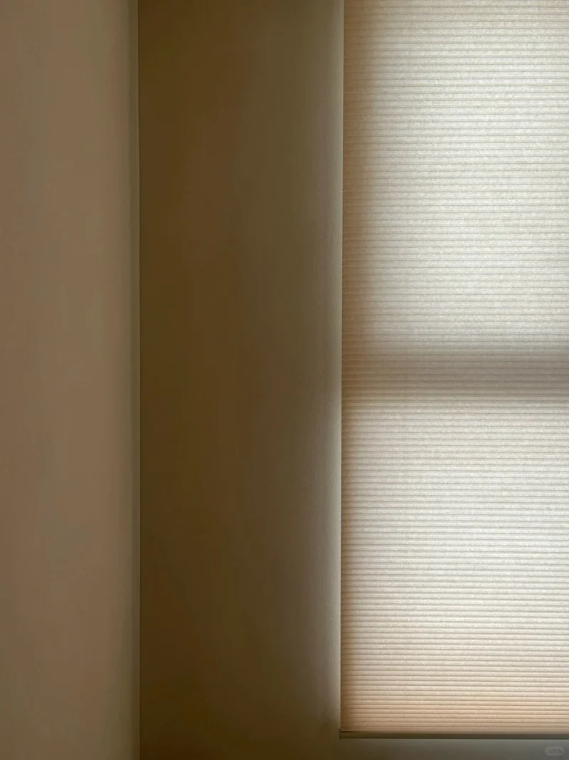 Cordless 1 1/2" Double Cell Honeycomb Blinds with Mulberry Silk Finish