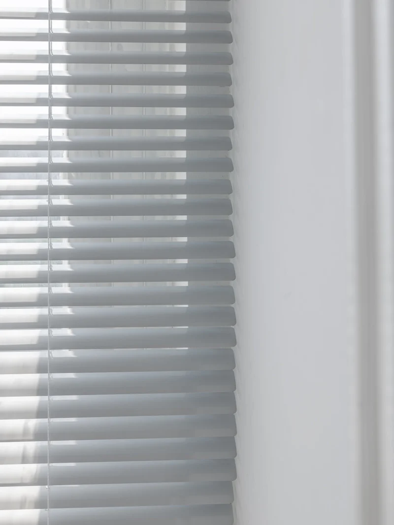 No Drill Cordless Vinyl Blinds – Durable Aluminum, Water & Oil Resistant, Ideal for Mini Windows