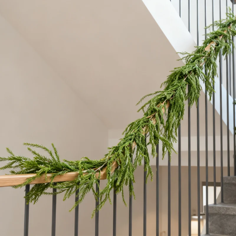 Salcar Künstliche Weihnachtsgirlande aus 100 % PE – Realistische Tannengirlande für Wand, Tür & Kamin – Langlebig & wiederverwendbar