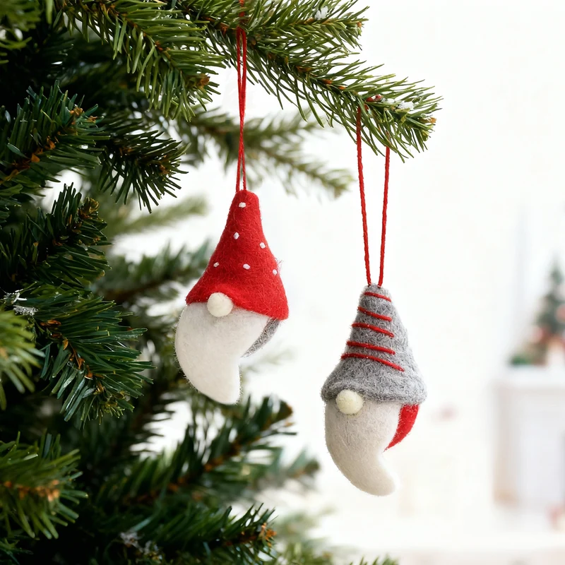 Salcar Christbaumschmuck 4er Set – Handgefilzte Weihnachtsanhänger Wichtel 10 cm aus Wollfilz, Rot & Grau, Baumschmuck Handarbeit für Weihnachtsbaum & Fenster