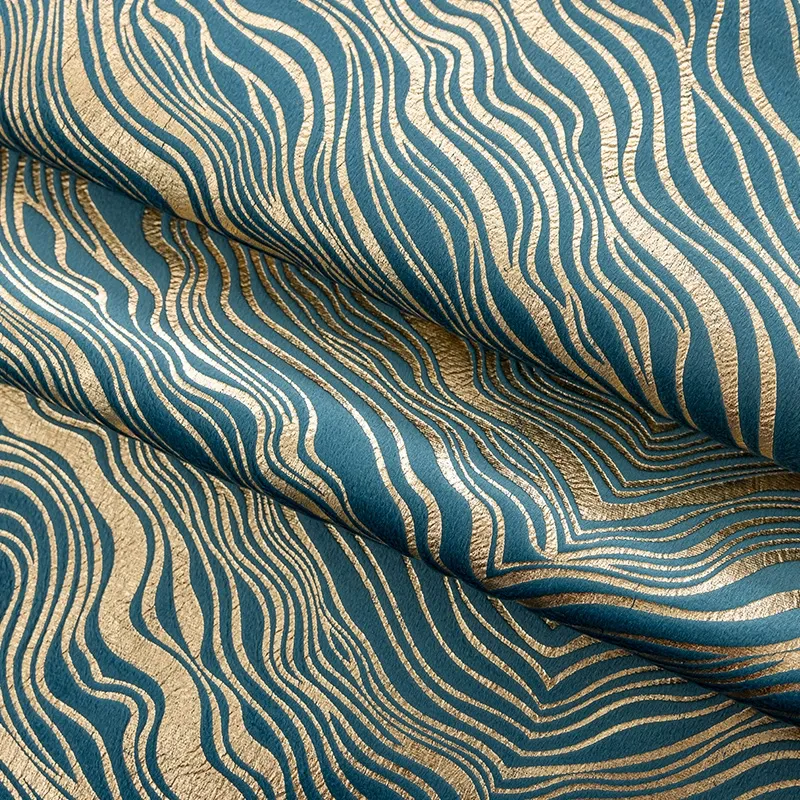 Blauer Vorhang mit goldenen Linien