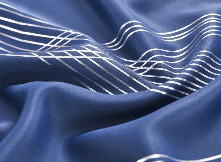 Trendiger marineblauer Vorhang