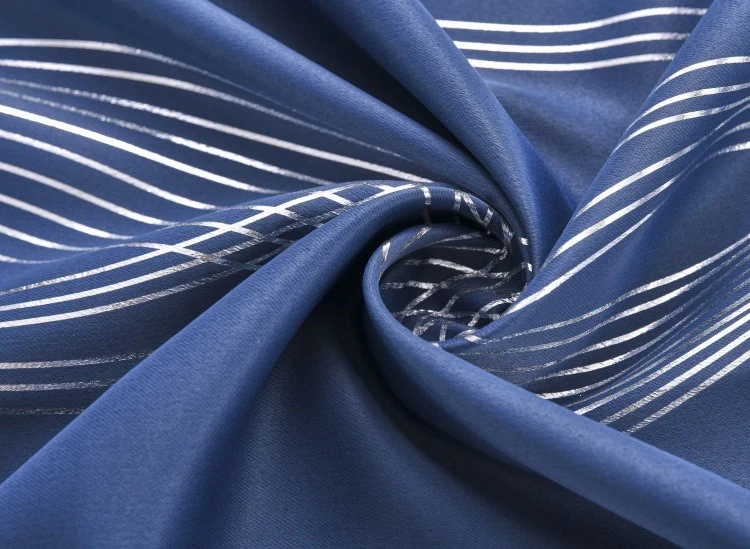 Trendiger marineblauer Vorhang