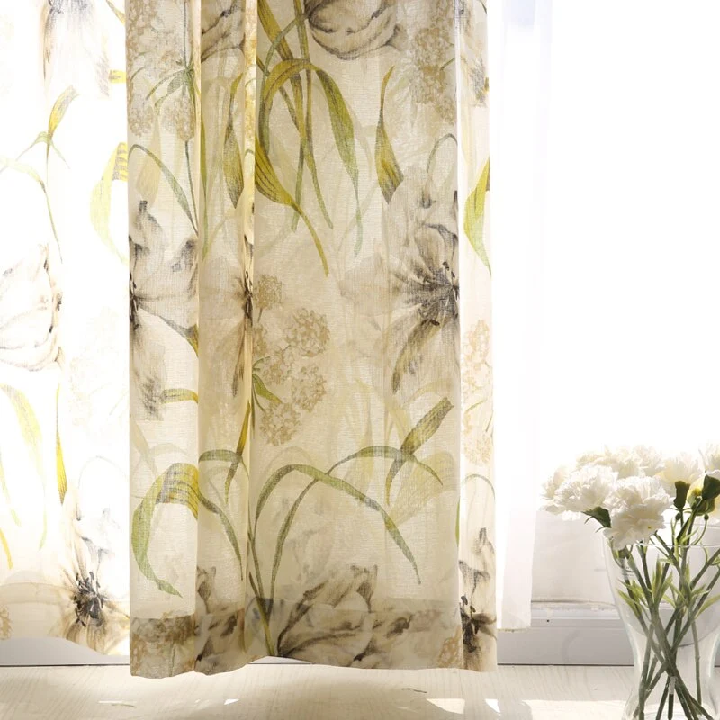Transparenter Vorhang mit Blumenmuster