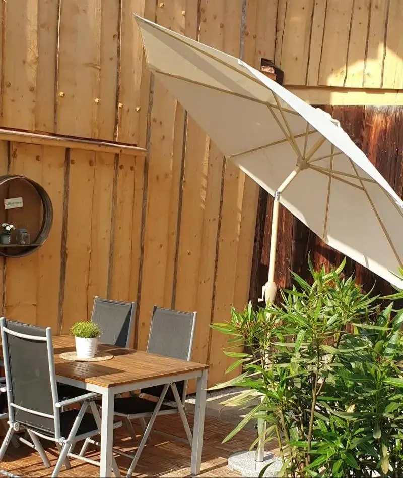 Sekey 300 cm Sonnenschirm mit Kurbel, Sonnenschutz UV50+, aus Holz-Metall
