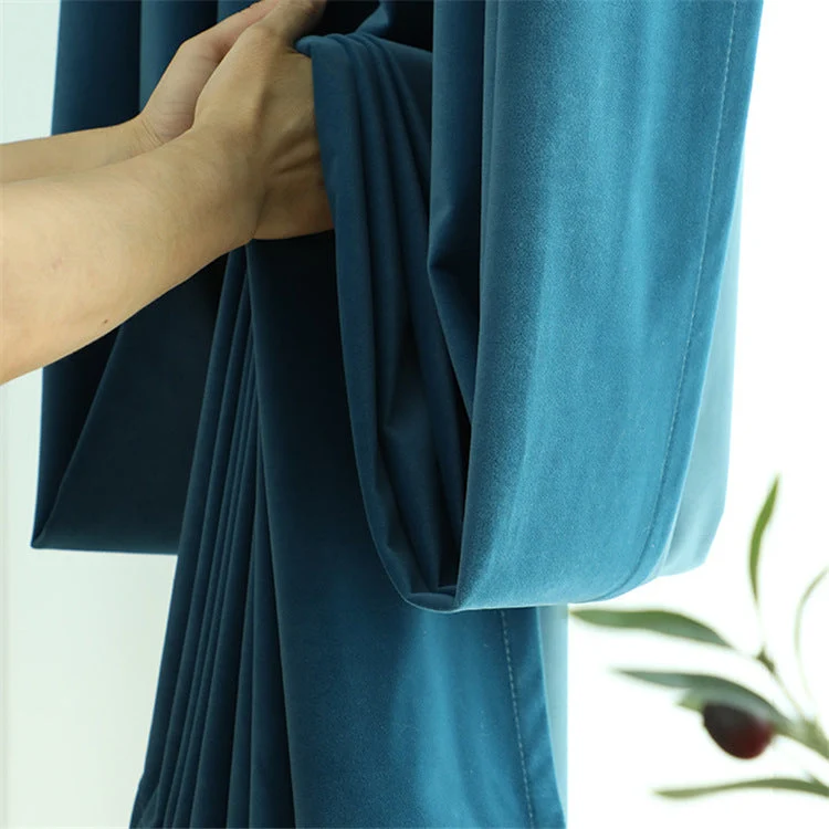 Entenblauer Samtvorhang