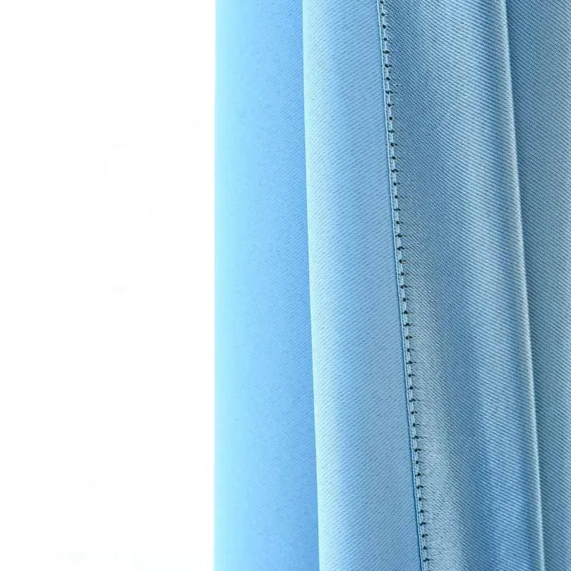 Himmelblauer Verdunkelungsvorhang