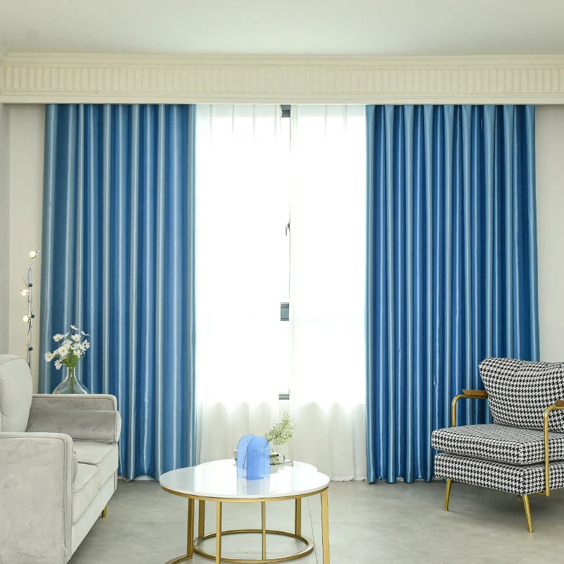 Himmelblauer Verdunkelungsvorhang
