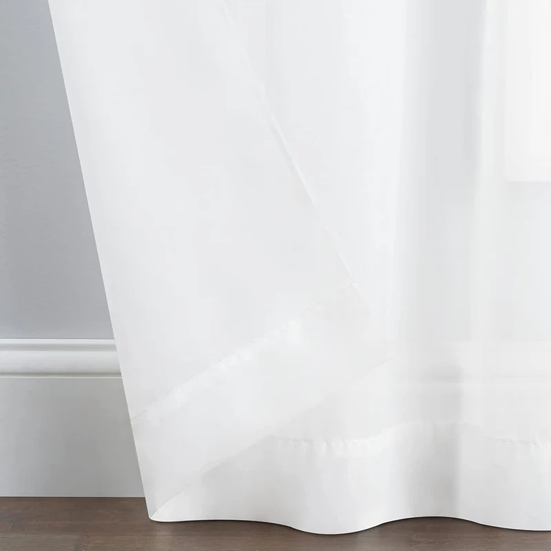 Weißer, transparenter Vorhang