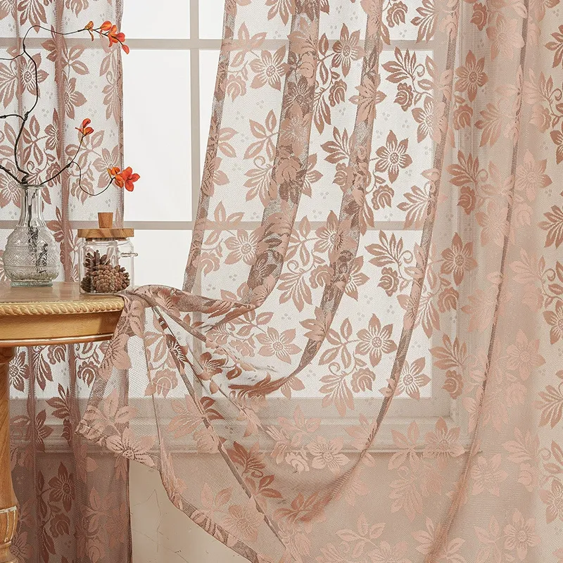 Rosa bestickter transparenter Stoff