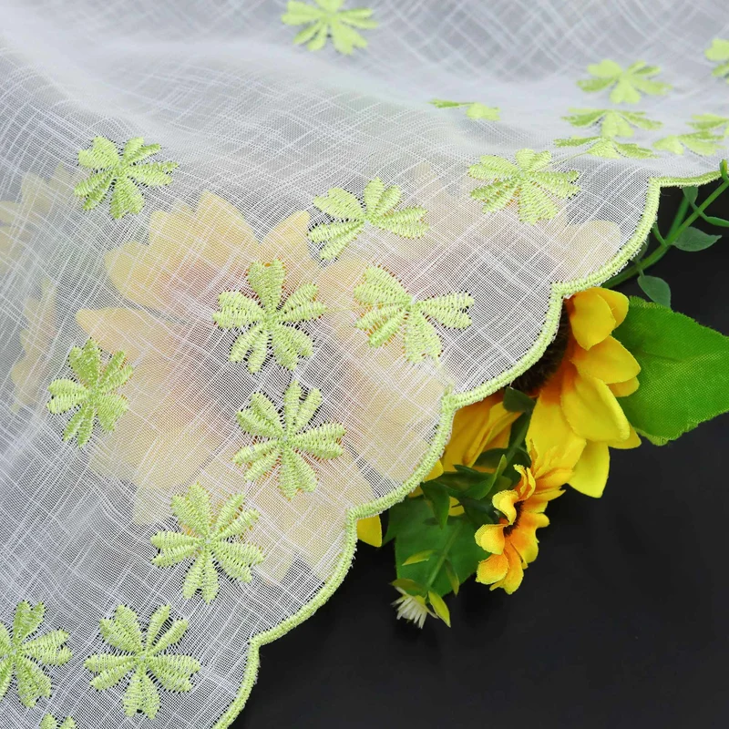 Scheibengardine mit Blumenmuster Stickerei im Landhausstil