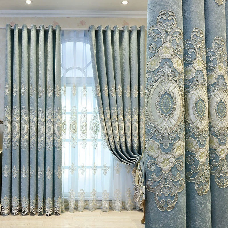 Königsblauer bestickter Vorhang