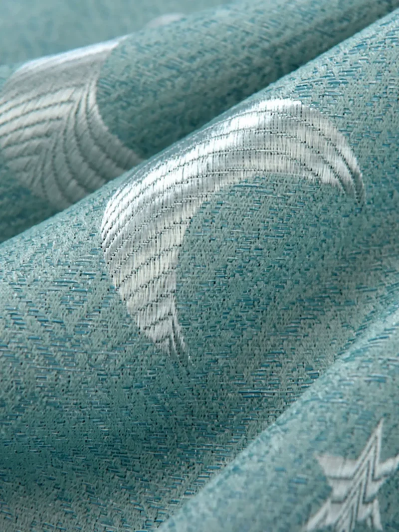 Cyan-Vorhang mit silbernen Mustern