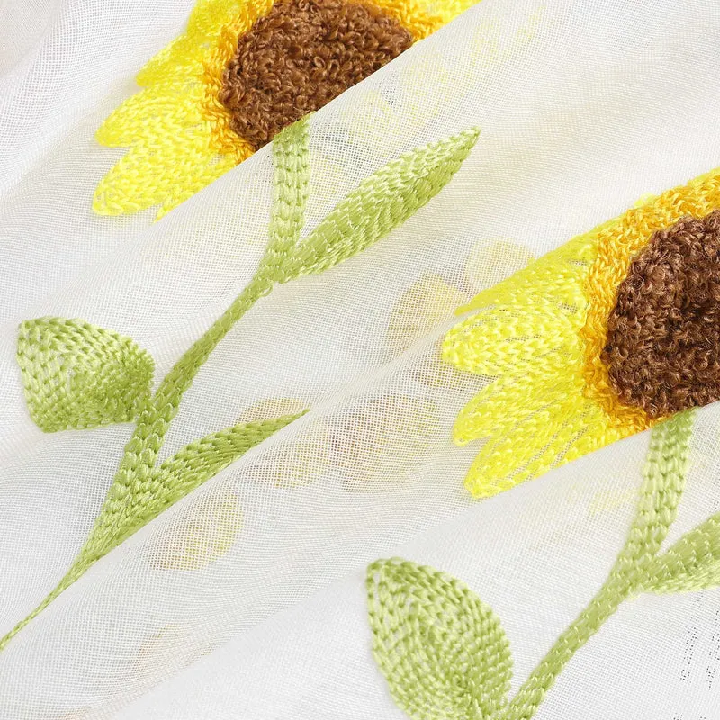 Scheibengardine durch Tunnelzug mit Sonnenblume Stickerei