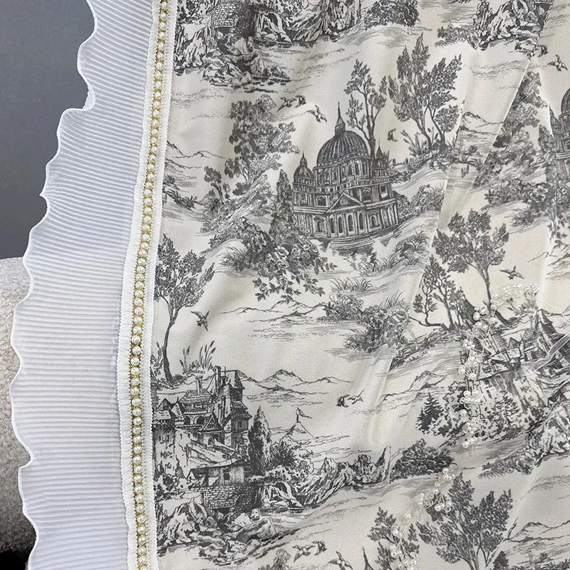 Weißer Vorhang mit Vintage-Mustern
