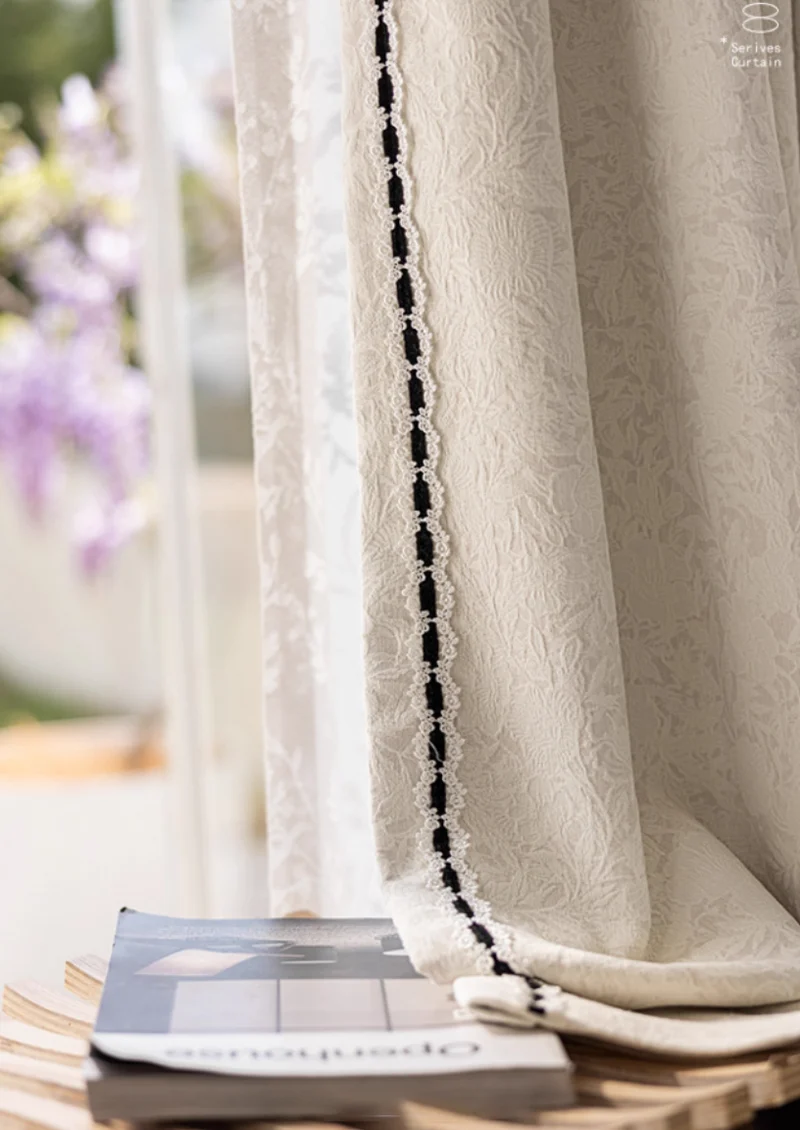 Rideau occultant blanc crème jacquard floral bordure noire