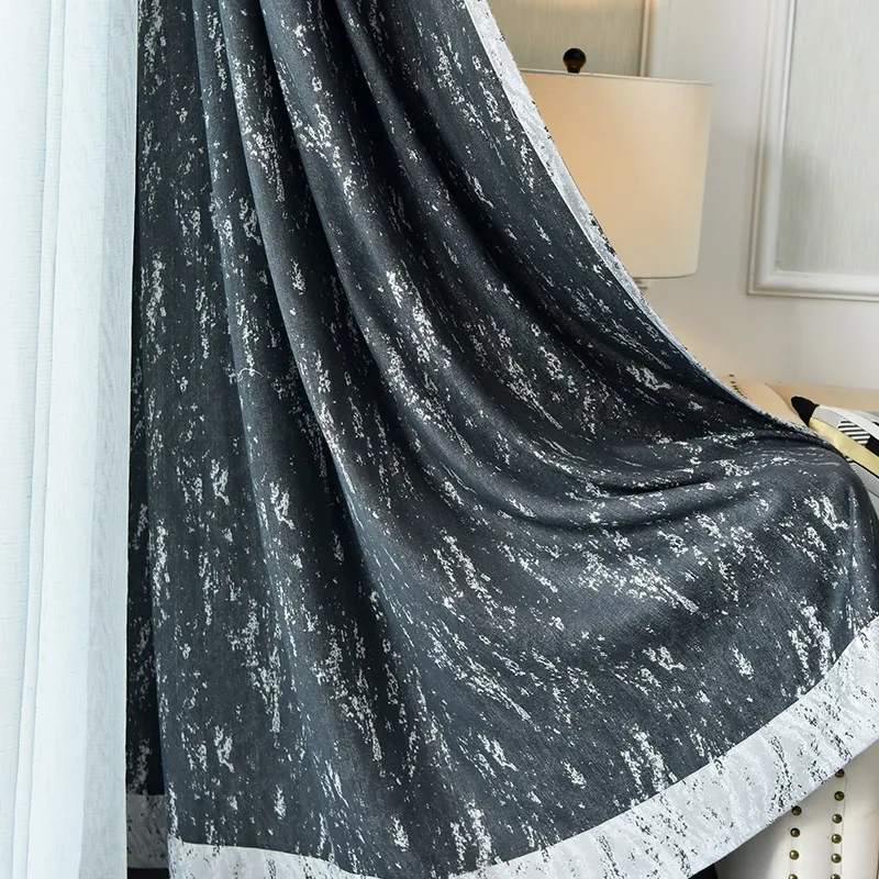 Moderner Vorhang in Silber und Schwarz