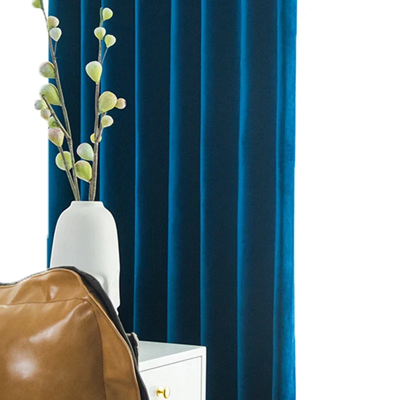 Weicher mitternachtsblauer Vorhang