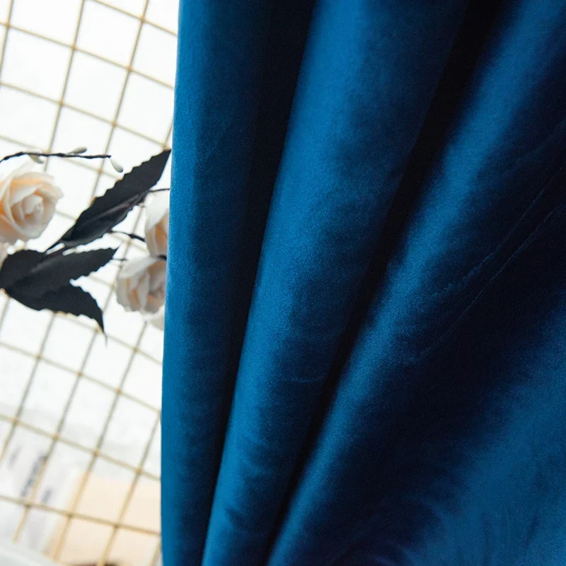 Weicher mitternachtsblauer Vorhang