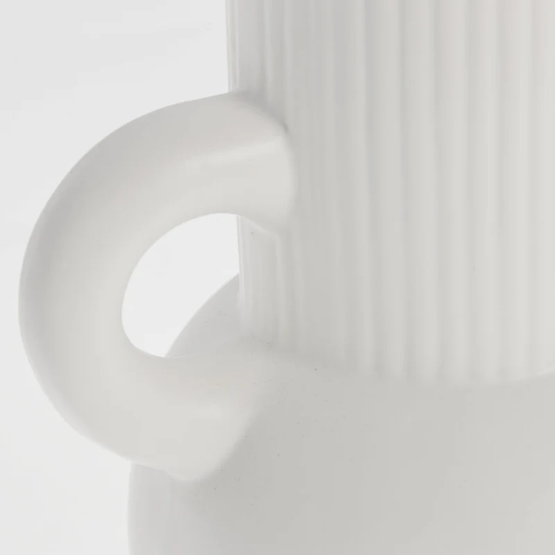 Anine Vase H19 cm. weiss