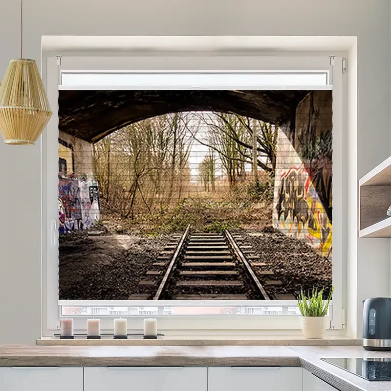 Wabenplissee Motiv "Bahnschienen Endstation"