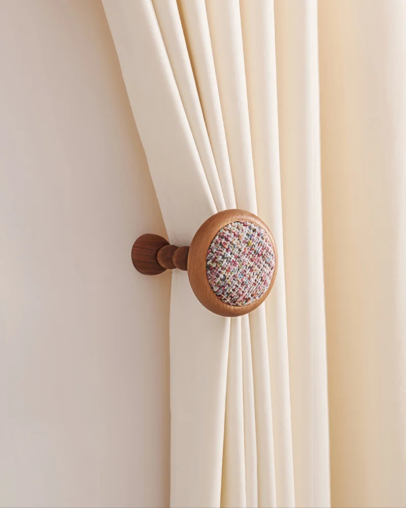 Chanel Style Wood Botton Yarn Wooden Curtain Wall Hook