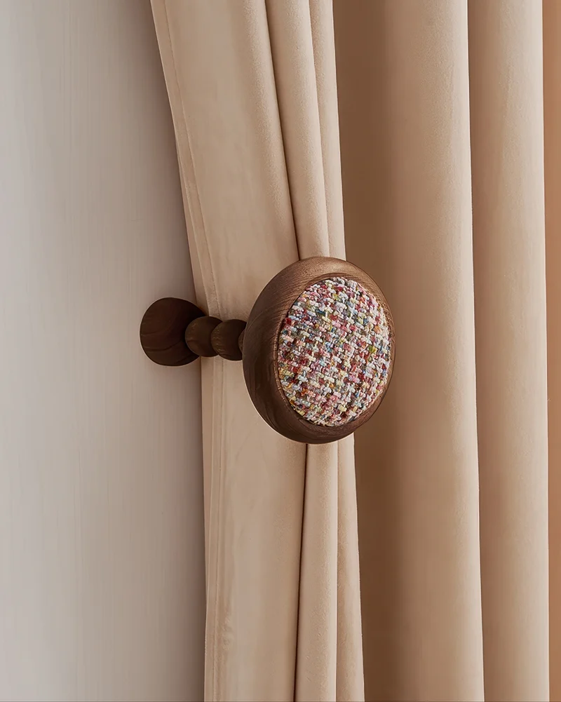 Chanel Style Wood Botton Yarn Wooden Curtain Wall Hook