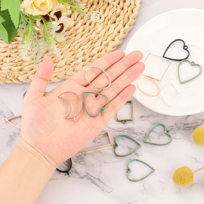 Open Back Bezel Pendants, 30pcs Round Hollow Frame Pendant (K Gold)